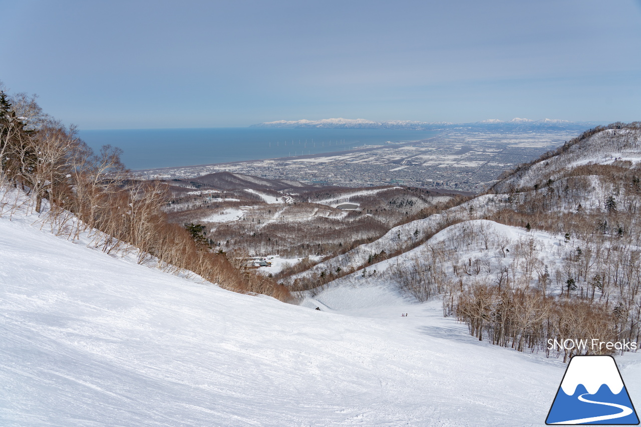 サッポロテイネ｜オリンピアゾーンは、3月31日で営業終了のはずですが…。まだまだ積雪たっぷりのゲレンデ。コンディション良好です！